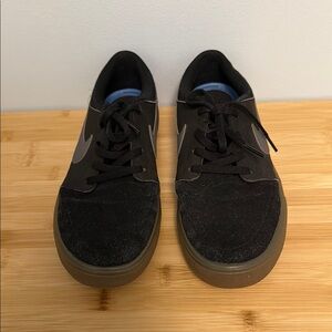 Nike SB Size 8.5 880266-009 Black and Gray Men's Skate Sneakers Black Gum